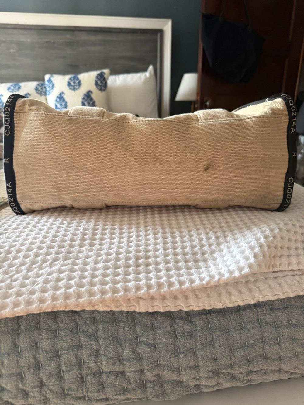 Marc Jacobs Beige Canvas 'The Tote Bag' with Black Logo - Picture 6 of 13